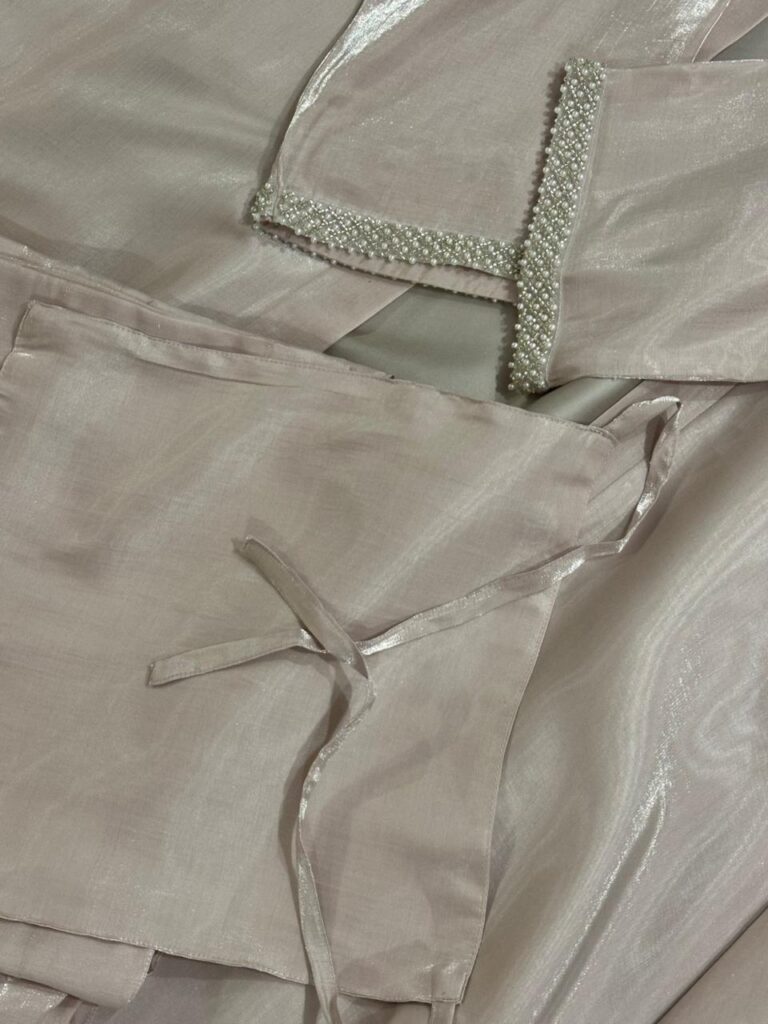 Designer light pink abaya in premium fabric - Nationwide delivery in Pakistan.